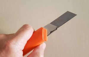 Trovati con coltello e cutter durante un controllo: denunciati