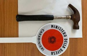 Preso a martellate nella propria abitazione da un marocchino: è giallo