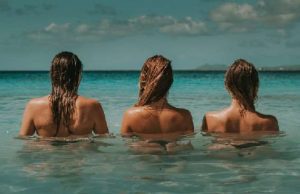 I nudisti americani si ribellano alle mascherine Covid-19