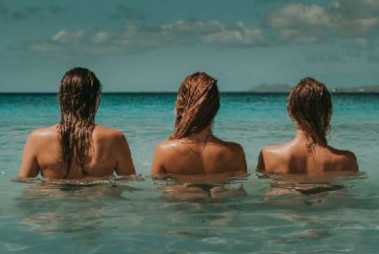 I nudisti americani si ribellano alle mascherine Covid-19