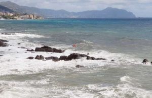 La bandiera del Genoa torna a Boccadasse | Foto