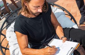 Il dj Bob Sinclar firma la piastrella del Muretto di Alassio