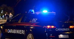 Forza posto di blocco e aggredisce carabinieri, 60enne arrestato
