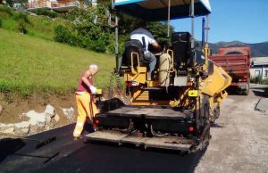 Recco, asfaltatura delle strade comunali e potature di alberi Recco, via Cornice Golfo Paradiso: inizio lavori di asfaltatura