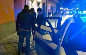 Pusher marocchino accettava anche assegni: arrestato dalla polizia locale a Loano