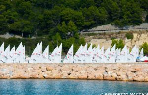Greci e Spagnoli in testa all’ Europeo Master Laser di Andora