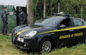 Discarica abusiva con eternit nel parco del fiume Vara: albanese denunciato Discarica abusiva con eternit nel parco del fiume Vara: albanese denunciato