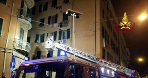 Pericolo per il tetto, evacuata palazzina in salita Bersezio