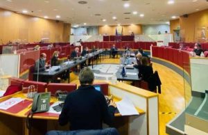 Prenotazioni vaccino, capigruppo di minoranza: occorre trasporto assistito per over 80