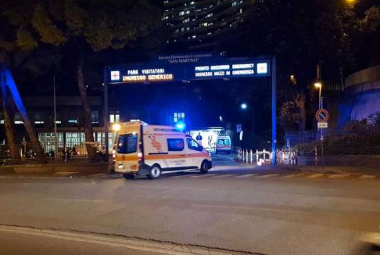 Incidente in via Buozzi a Genova: motociclista perde il controllo e finisce contro le auto parcheggiate Incidente in via Buozzi a Genova: motociclista perde il controllo e finisce contro le auto parcheggiate