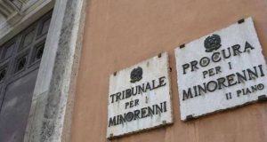 Minori stranieri non accompagnati, arresti per rapina ad anziana