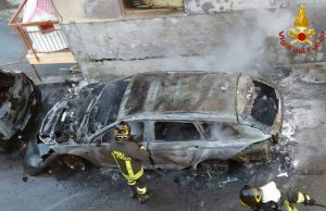 Auto a fuoco a Noli, fiamme spente dai VVF