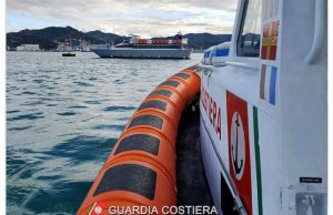 Spaccavano scogli per datteri di mare: 8 denunciati e due chili sequestrati