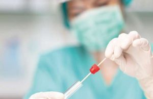 Covid, centinaia di tamponi effettuati abusivamente: 3 donne denunciate Green pass obbligatorio, ma tamponi a pagamento: ecco i costi