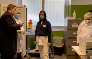 Vaccino Covid ai liguri, Toti cita Churchill: oggi è la fine dell’inizio