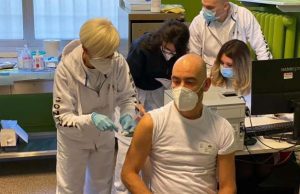 Dopo 48 ore mi sento benissimo. Vaccino funziona su varianti Covid, inglese inclusa