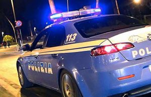 Cerca di rubare una ruspa e danneggia tre auto: francese arrestato A spasso con un’auto rubata: due stranieri arrestati
