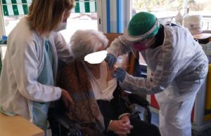 Vallecrosia, a 102 anni vaccinata contro il Covid: la più anziana in Italia