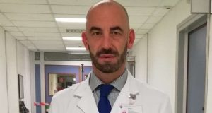 Bassetti ad Adnkronos: Non possiamo dire vi vacciniamo tutti, vorrebbe dire siamo in emergenza