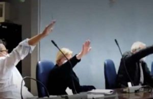 Saluti romani, Digos denuncia i tre consiglieri di Cogoleto: violata Legge Mancino