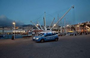 Marocchino ruba in un bar, individuato per le impronte lasciate