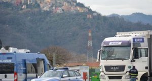 Camionista guidava con cronotachigrafo manomesso: stradale gli ritira la patente