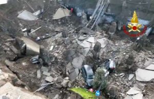 Tragedia sfiorata a Napoli, voragine in parcheggio ospedale | Video e Foto