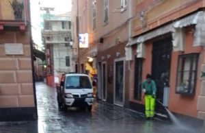 A Loano interventi di pulizia di parte del Centro storico