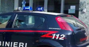 Isola Buona, marocchino ubriaco si schianta con il furgone e aggredisce i carabinieri