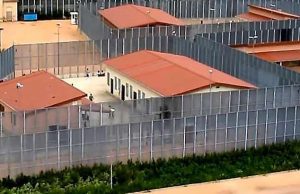 Migrante suicida al Cpr, i primi indagati Marocchino viene scarcerato e condotto al CPR di Torino per essere espulso