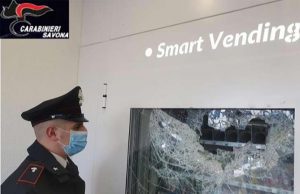 Varazze, rompe distributore automatico, i carabinieri arrestano 21enne