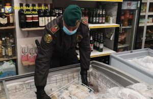 Chiuso dalla GdF market bengalese a Savona, prodotti congelati scaduti da due anni