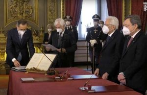 Il giuramento del premier Draghi e dei suoi 23 ministri | Diretta