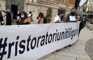 Ristoratori ancora in piazza contro il Governo, presidio in Prefettura a Genova