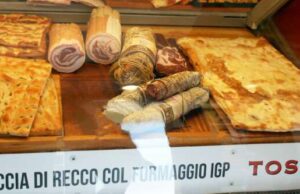 Focaccia di Recco col formaggio IGP e Salumi DOP Piacentini