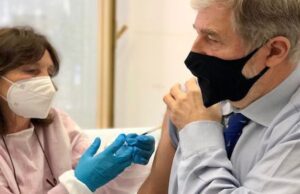 Stamane sindaco Bucci vaccinato con AstraZeneca: sono ultra fragile