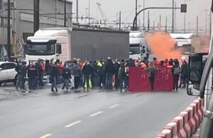 Venerdì sciopero, porto chiuso. Camalli di Genova tornano in piazza