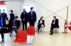 Hub Roma Termini, premier Draghi e la moglie vaccinati con AstraZeneca