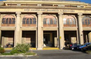 Infermiera no-vax positiva e focolaio al Maragliano, Toti: aveva il dovere di vaccinarsi