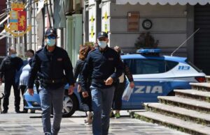 Controllo straordinario della Polizia a Sampierdarena Attività di controllo anticovid della Polizia a Genova 9.