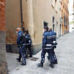 Sedici multe della Polizia locale a Genova per green pass e mascherine