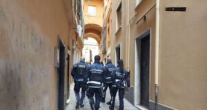 Spaccio nei vicoli: pusher arrestato dalla polizia locale
