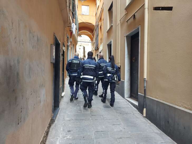 Controlli Polizia locale per Green pass e mascherine: 28 multe a Genova