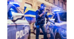 Litiga con la ex, la colpisce e le ruba il marsupio: arrestato