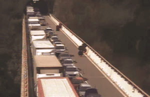 Disastro autostrade, sindaci liguri: stop cantieri o li bloccheremo con ordinanze Tamponamento in A10, fino a 10 km di coda. Altro incidente