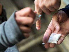 La Spezia, pusher straniero cerca di fare sparire la roba: arrestato