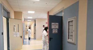 Obbligo vaccinale per i sanitari, a Genova un caso estremo