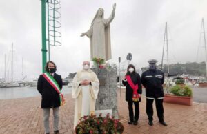 A Varazze l’omaggio floreale a Santa Caterina