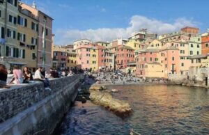 Boccadasse, si tuffa in mare e rischia di annegare: 26enne salvato da bagnino