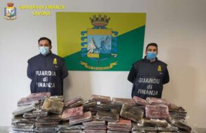 Maxi sequestro di 138 kg di cocaina purissima operato dalla GdF a Vado Ligure